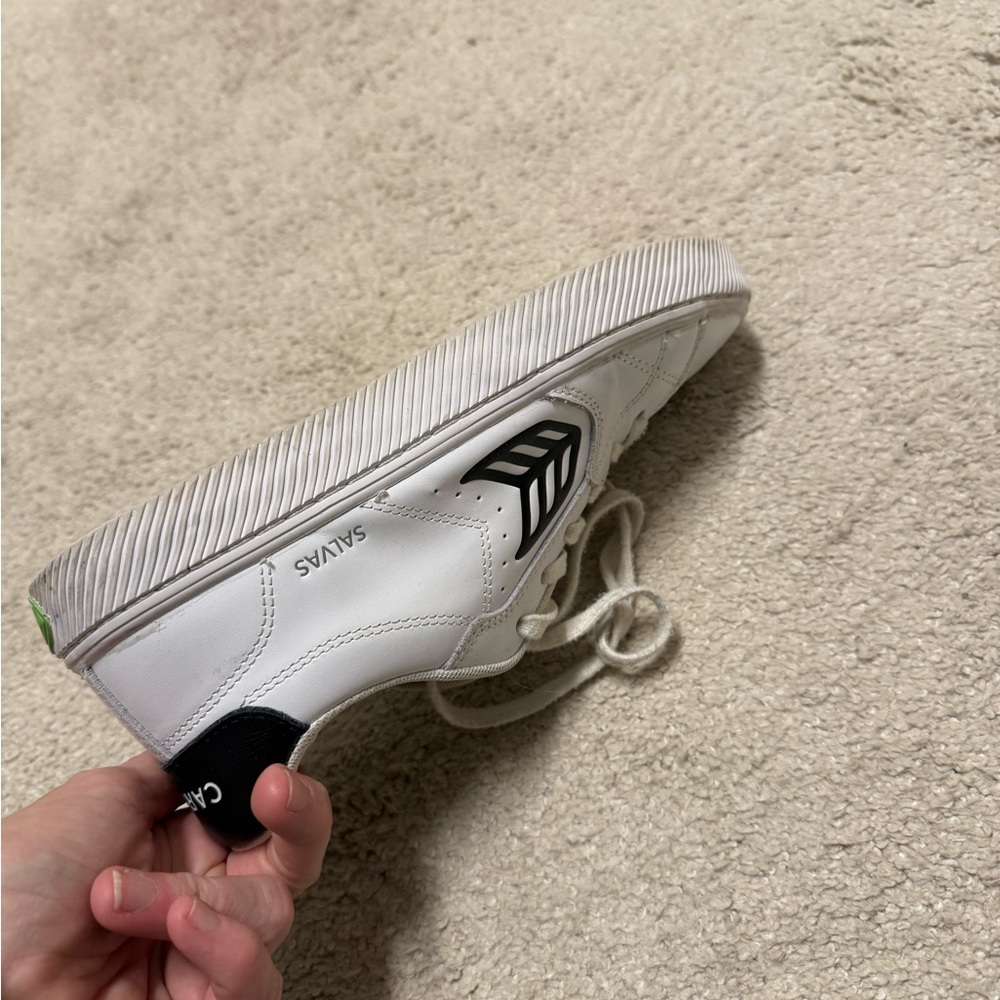 Cariuma White and Black Women's Sneakers - Picture 9 of 9